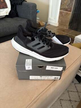 adidas Ultraboost Light Core Black Crystal White GY9351 Size 8M